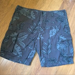 Lived-in cargo shorts 42